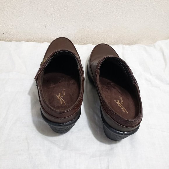 Easy Street Comfort Wave Mules Brown Size 6 Excellent Condition - Picture 6 of 11